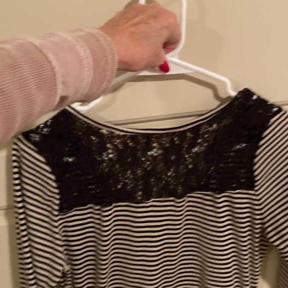 Dress with lace on back - Picture 2 of 2